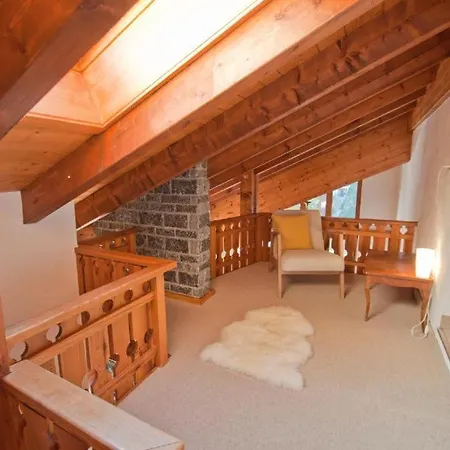 Апартаменти Three-bedroom Cozy In *